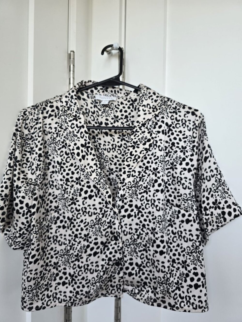 Topshop cropped shirt in black and Beige print size 10